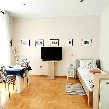 Lavender - City Room With Free Parking 普拉 外观 照片