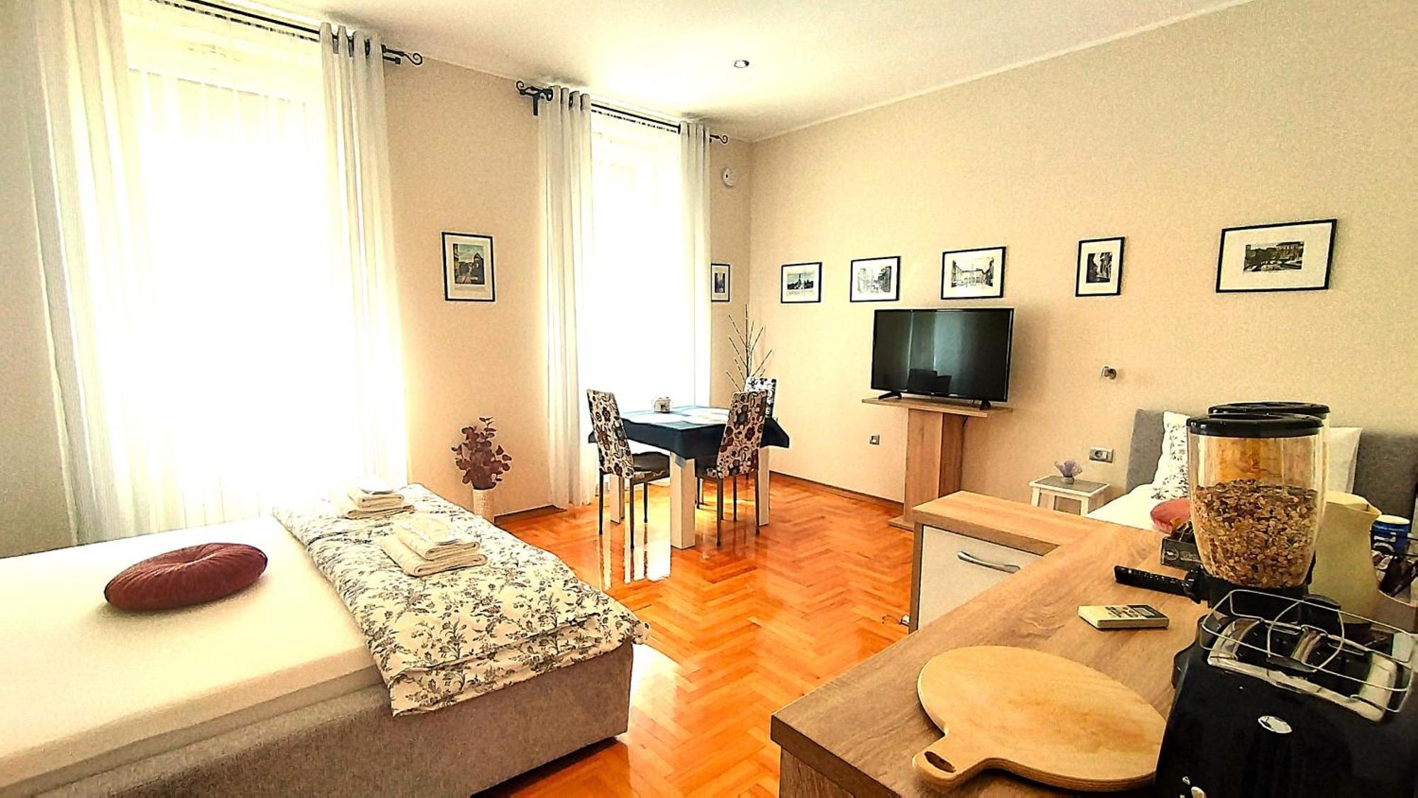 Lavender - City Room With Free Parking 普拉 外观 照片