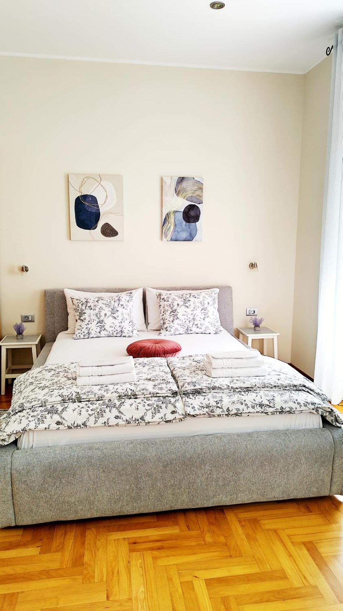 Lavender - City Room With Free Parking 普拉 外观 照片