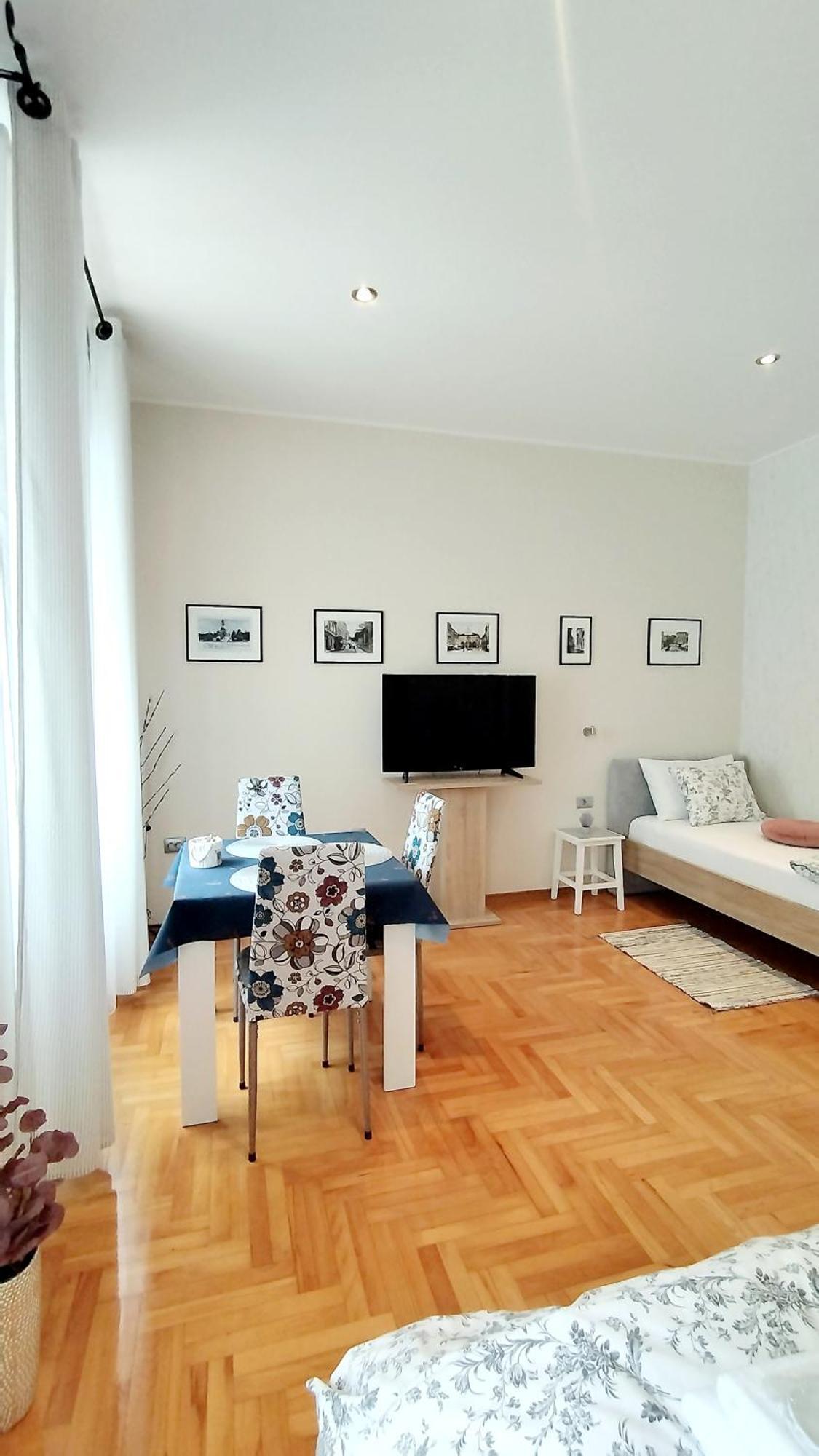 Lavender - City Room With Free Parking 普拉 外观 照片