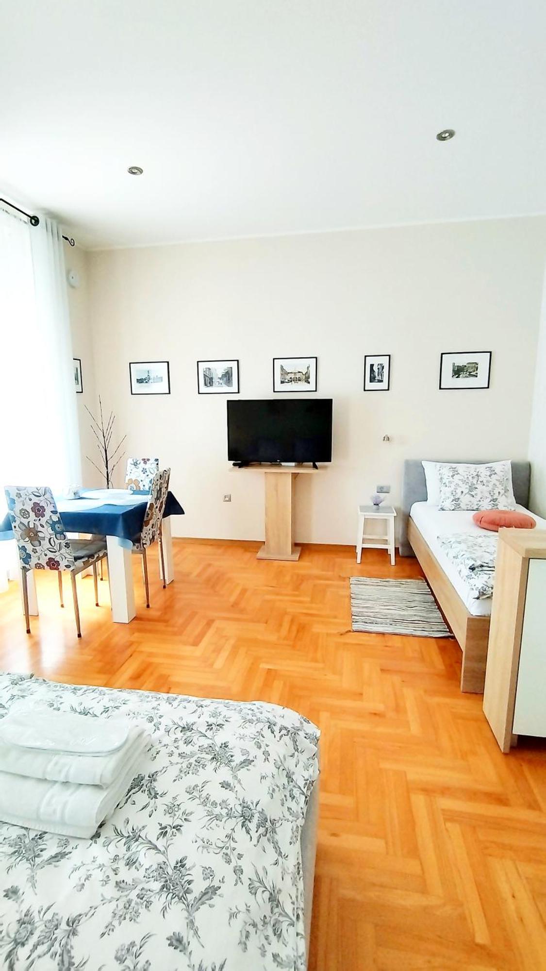 Lavender - City Room With Free Parking 普拉 外观 照片