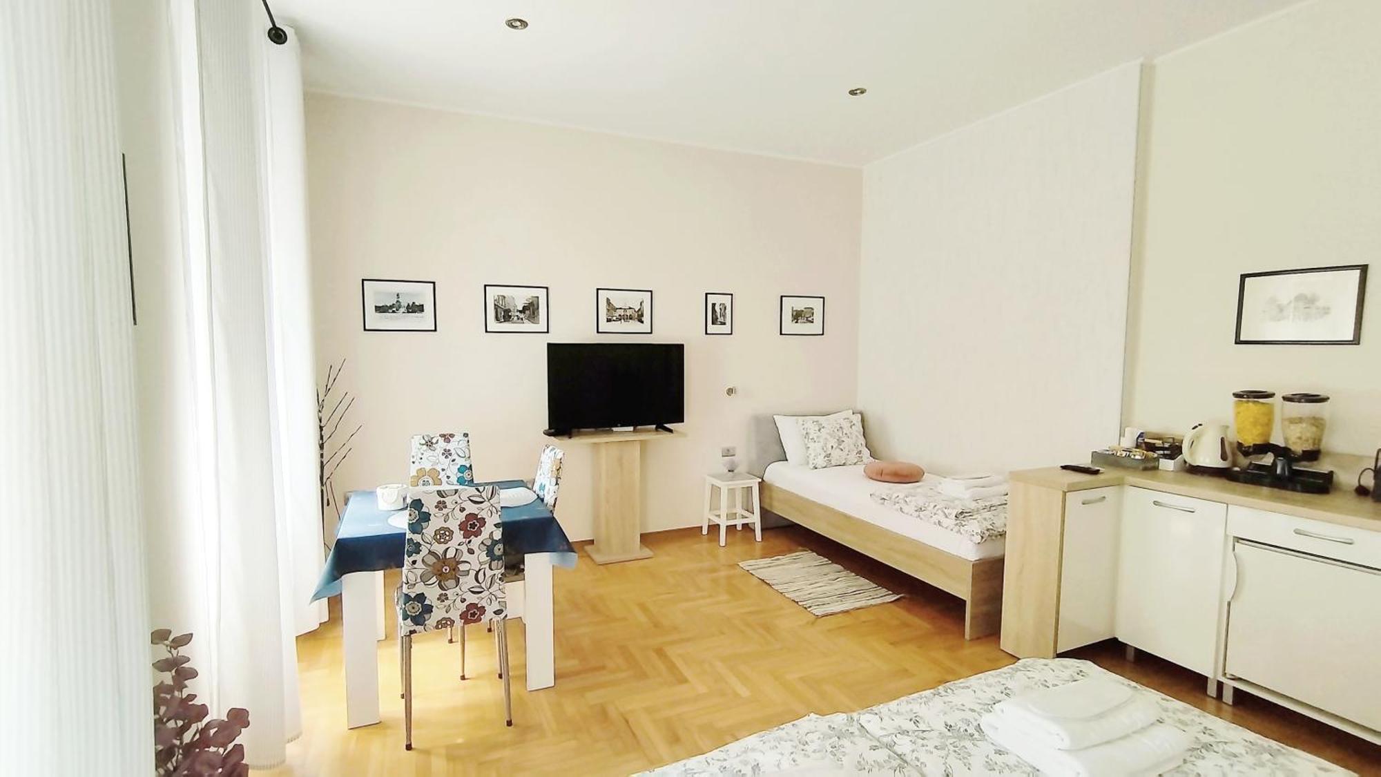 Lavender - City Room With Free Parking 普拉 外观 照片